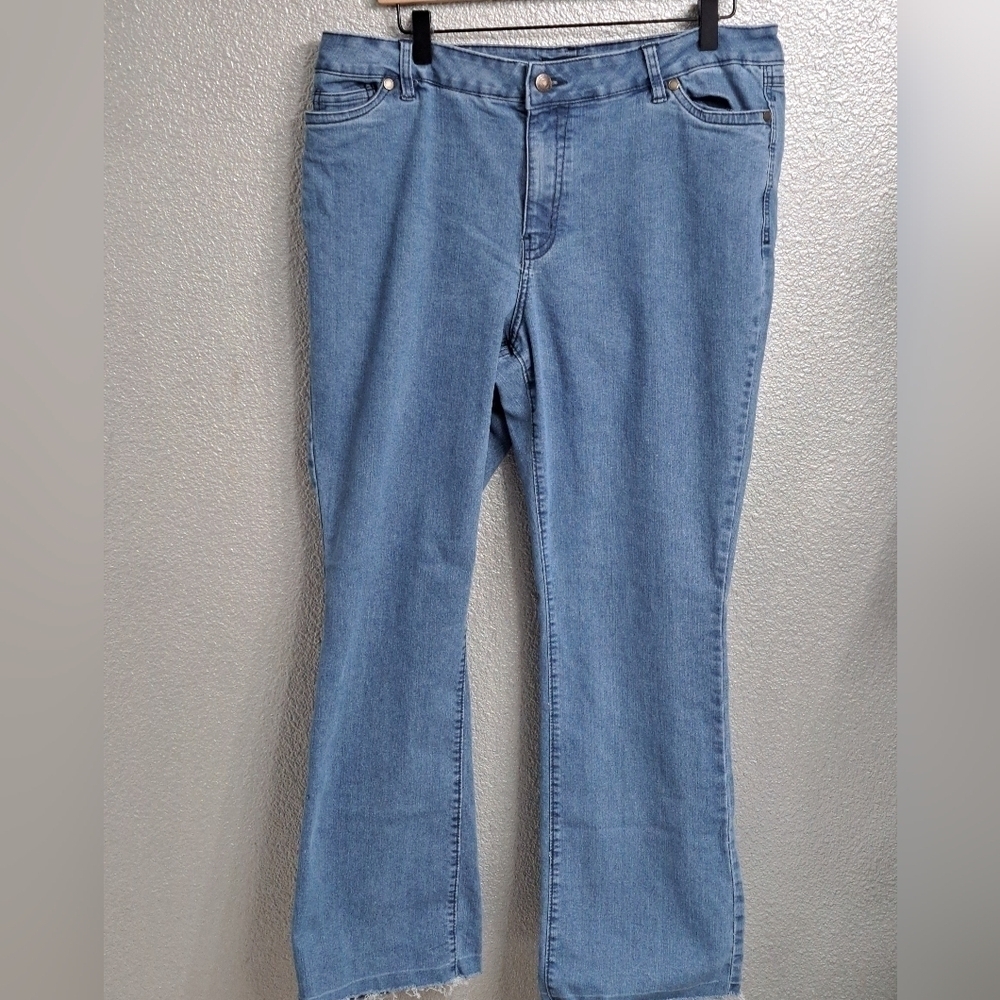 Denim 24/7  Mid Rise Relaxed Fit Jean    Size 14W